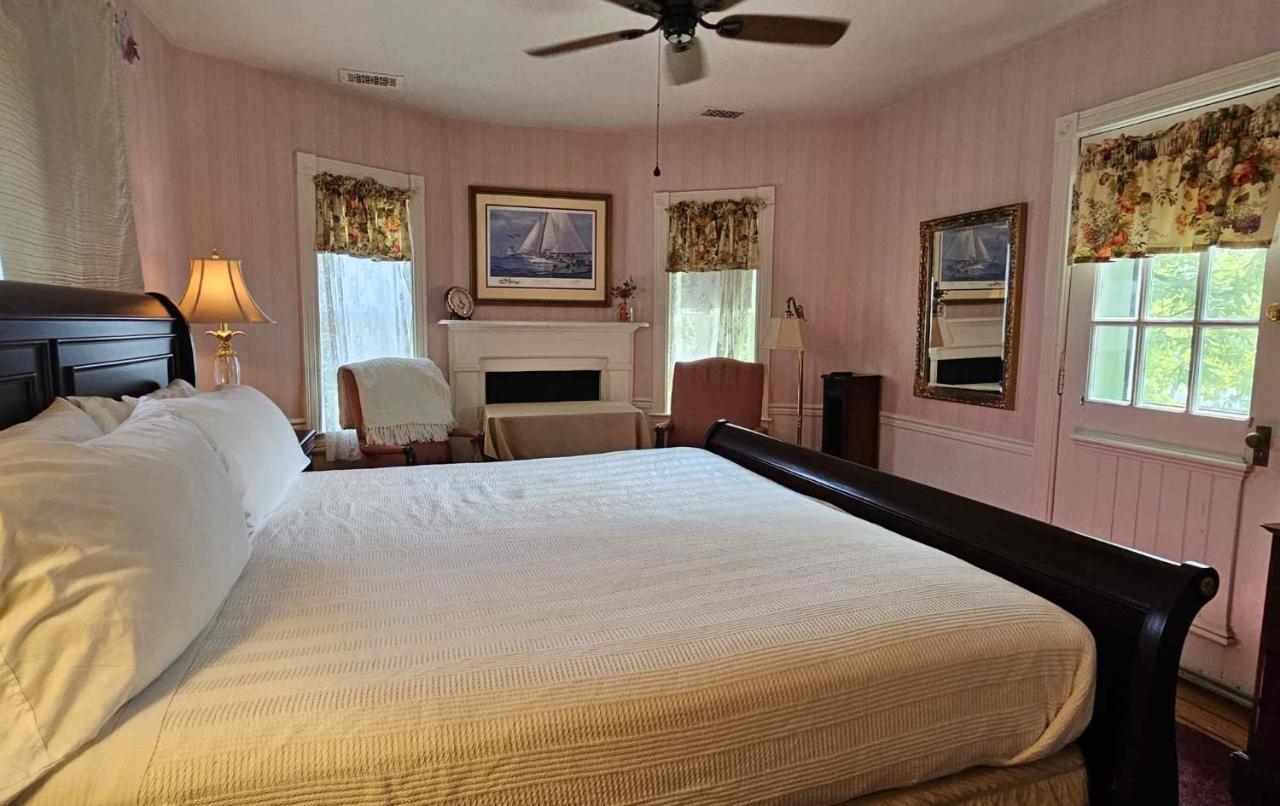 Parsonage Inn Bed And Breakfast Saint Michaels Exterior photo