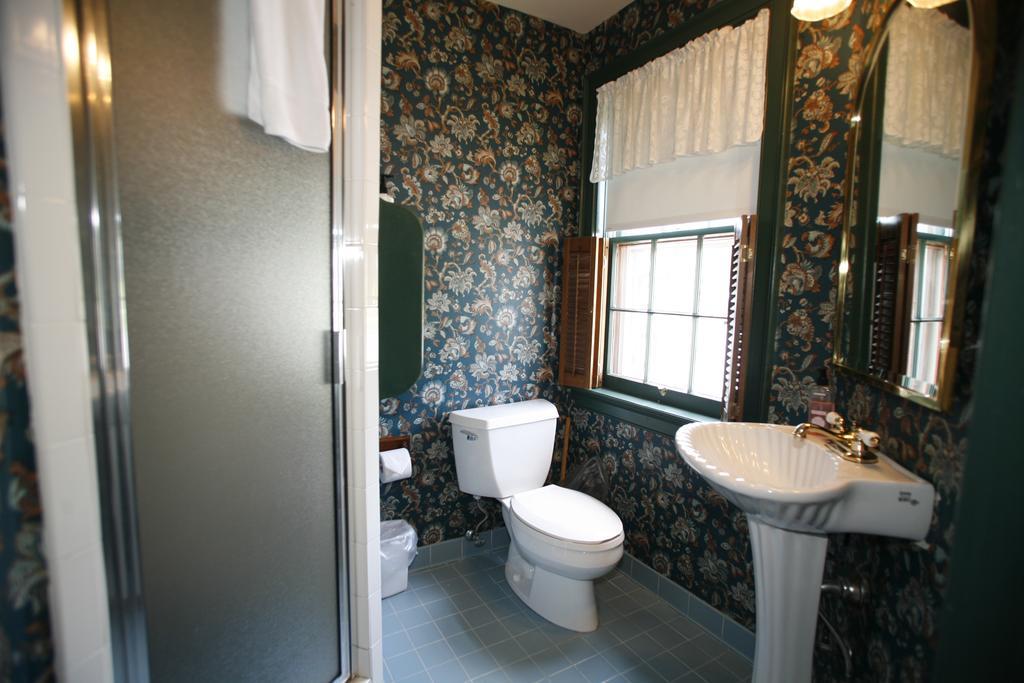 Parsonage Inn Bed And Breakfast Saint Michaels Exterior photo