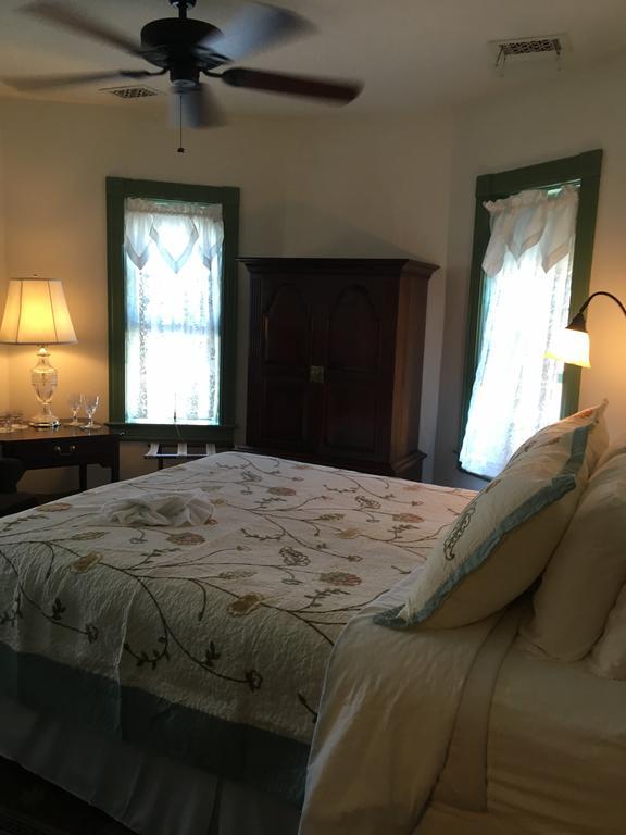 Parsonage Inn Bed And Breakfast Saint Michaels Exterior photo