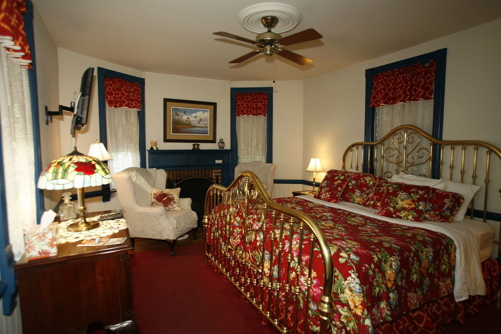 Parsonage Inn Bed And Breakfast Saint Michaels Exterior photo