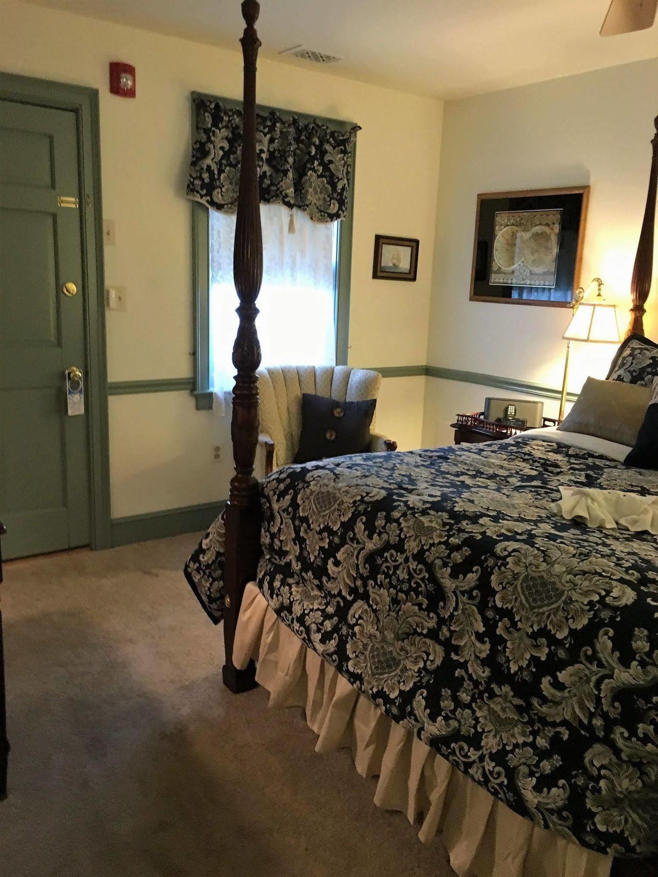 Parsonage Inn Bed And Breakfast Saint Michaels Exterior photo
