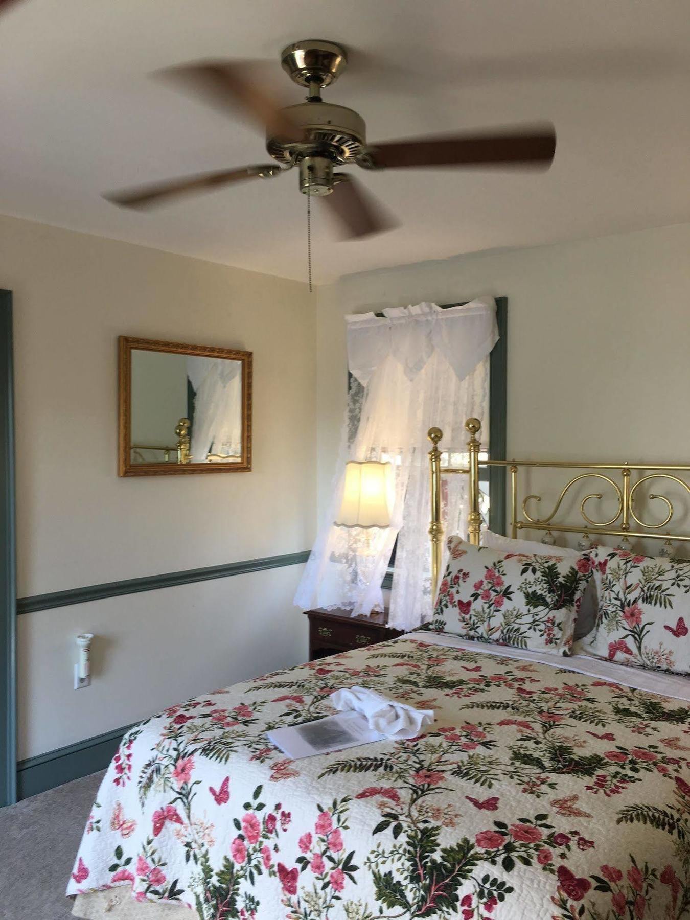 Parsonage Inn Bed And Breakfast Saint Michaels Exterior photo